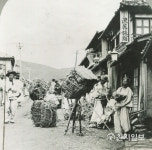 [사진으로 보는 역사] 운반, 몸이 곧 도구다 (9)