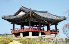 진주성 북장대(진남루)서 조선시대 상량문 발견