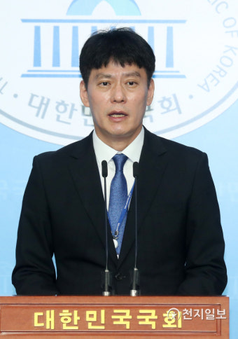 [천지포토] 브리핑하는 한민수 공보수석