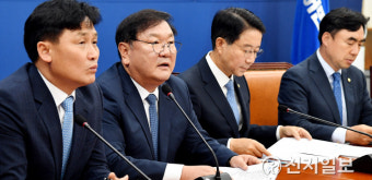 [천지포토] 발언하는 김태년 원내대표