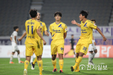 '리그 첫 승' 충남아산, 수원FC 원정… 연승도전