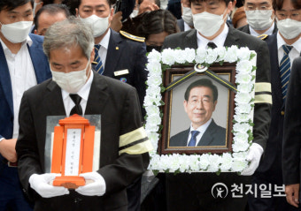 [천지포토] 영결식장 향하는 고 박원순 시장 영정
