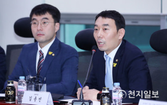 [천지포토] 토론회 발언하는 김용민 의원