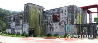 [용인] 코로나19로부터 피신전 개최… 작품에 암울함과 희망 표현