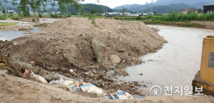 [천지포토] 충주 계척마을 한가득 쌓인 토사