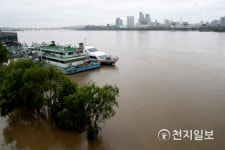 [천지포토] 여전히 높은 한강 수위