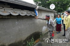 김경수 지사, 합천 제방 붕괴 현장 방문