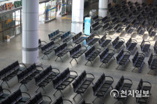 [천지포토] 텅 빈 인천항 연안여객터미널 대합실