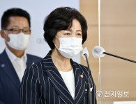 검찰, 추미애 아들 주거지 어제 압수수색… 휴가 당시 PC방 의혹도(종합)