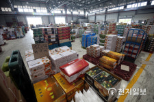 [천지포토] 과일 박스로 가득한 남촌농산물시장