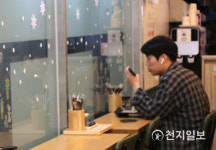 [르포] 귀향 대신 늘어난 혼추족… 서글프지만 감염우려로 홀로 보내