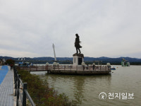 [천지포토] 북한강에서 오리배 타기