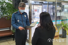 홍성경찰서, 보이스피싱 예방한 광천우체국 직원… 감사장 수여