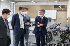 한국에너지공단, 한국교통대학교에 친환경 자동차 모형 기증
