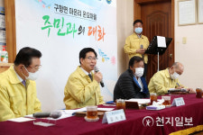 양승조 충남도지사, 홍성 방문 농어민수당 지급·어르신 교통비 지원