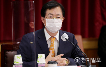 [천지포토] 예산정책협의회 발언하는 이만희 경북도당위원장
