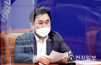 [천지포토] 발언하는 김종민 최고위원