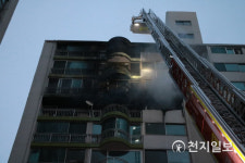군포 아파트 화재 합동감식 진행… 거실 전기난로에서 최초 발화