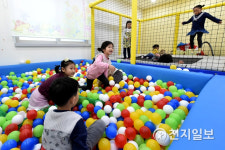 [전국기획] 곡소리가 아기울음 소리 넘었다… 출산장려 고군분투하는 지자체들