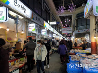 [르포] 대전 설 전통시장 모처럼 활기 vs. 마트 텅텅 비어 절반 수준
