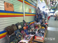 [르포] 대전 설 전통시장 모처럼 활기 vs. 마트 텅텅 비어 절반 수준