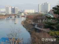 [천지포토] 정겨운 설날 산책나온 시민들