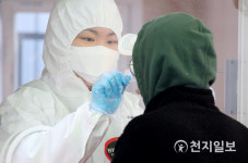 [천지포토] 코로나 검사 검체 채취