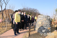 감문국 이야기나라 조성현장 방문한 김충섭 김천시장