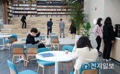 경남도청 본관 1층, 복합공간 조성 도민에 개방