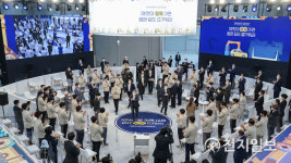 [천지포토] 광주글로벌모터스 준공 기념행사 참석하는 문재인 대통령