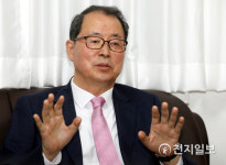[인터뷰] 박병환 전 주러시아 공사 러시아 지렛대 삼는 대북 카드 써야… 러시아 백신도 검토
