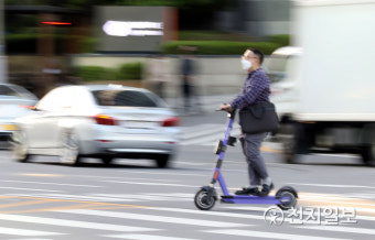 오늘부터 '무면허 전동킥보드' 범칙금 10만원… 헬멧 필수