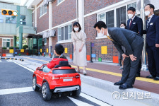 허태정 대전시장, 스승의 날 맞아 대전 맹학교와 자혜원 방문