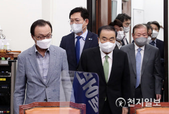 [천지포토] 상임고문단 간담회 참석한 송영길 대표