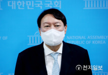 [천지포토] 윤석열, 질문에 답변