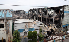 [천지포토] 화마가 삼킨 시흥 스펀지 제조업체