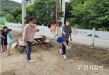 ㈜자연아놀자, 천안 위례초에 짚라인 기증