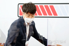 [천지포토] 최고위원회의 들어선 이준석