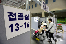 26일부터 55~59세 접종… 인구대비 접종률 32.8%(종합)