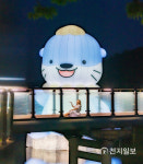 진주시, 19m 대형수달 하모 활용 전방위 홍보 나서