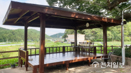 새 단장 마친 진주 명석면 정자목 쉼터