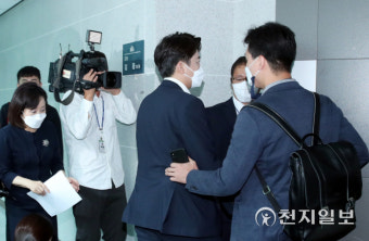 [천지포토] '김웅 의원 압수수색' 의원실 들어가는 이준석