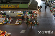 [천지포토] 코로나19 집단감염 발생 마포농수산물시장 관련 누적 확진자 46명