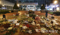 88명 집단감염 마포농수산물시장 폐쇄… 상인들 분통