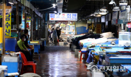 [천지포토] 아직은 어수선한 마포농수산물시장