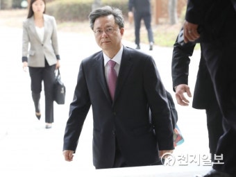'우병우 사단' 논란 임윤수 변호사, 공수처 부장검사 지원 철회