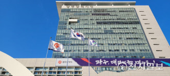 [천지포토] 광주시청, 노태우 조기 게양 안 해