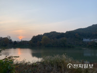 [천지포토] 노을 지는 명암 저수지 풍경