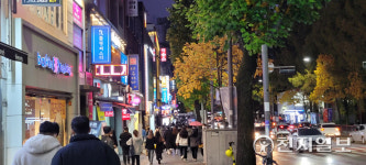 [천지포토] 활기 넘치는 전남대 후문 거리