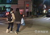 [2022수능] 두 번째 코로나 수능 시험장 앞 풍경